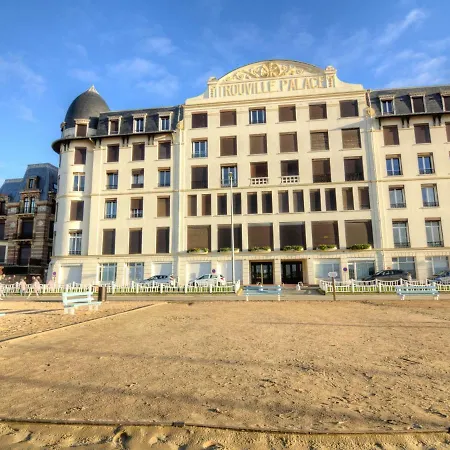 아파트 Palace.2 트로우빌쉬메르